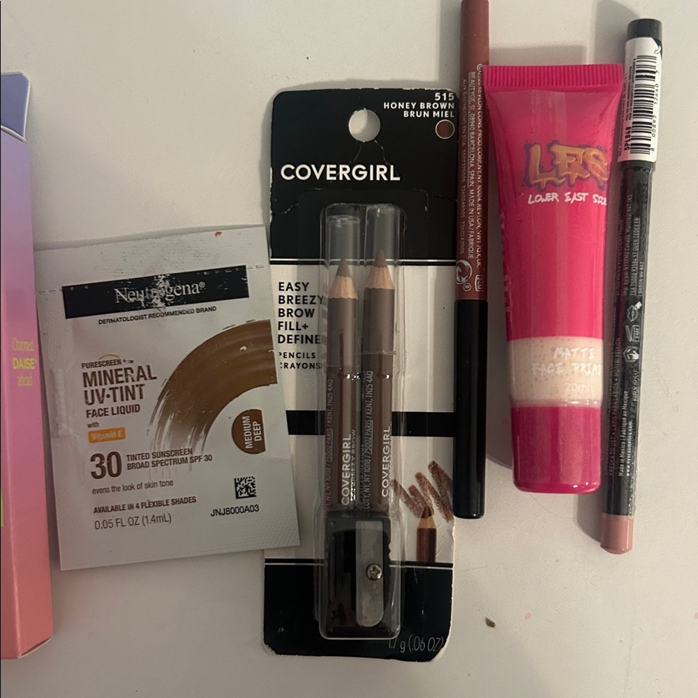 Makeup bundle - Picture 3 of 3